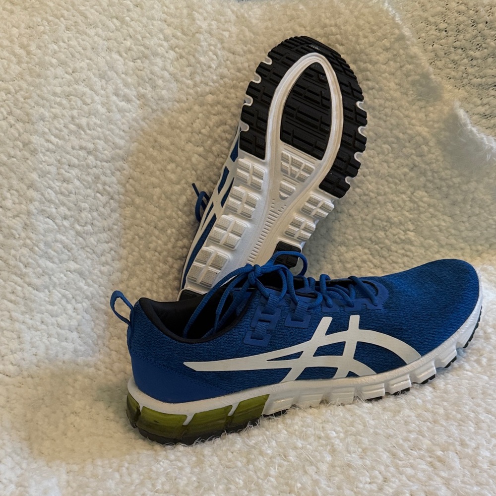 ASICS brand new worn once men’s tennis shoes